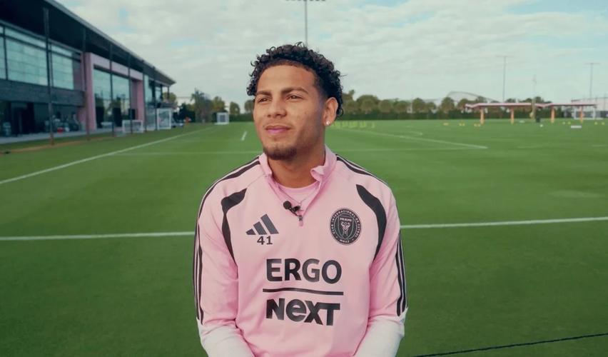 戴维-鲁伊斯：新赛季我们要继续赢球，并努力争取更多冠军