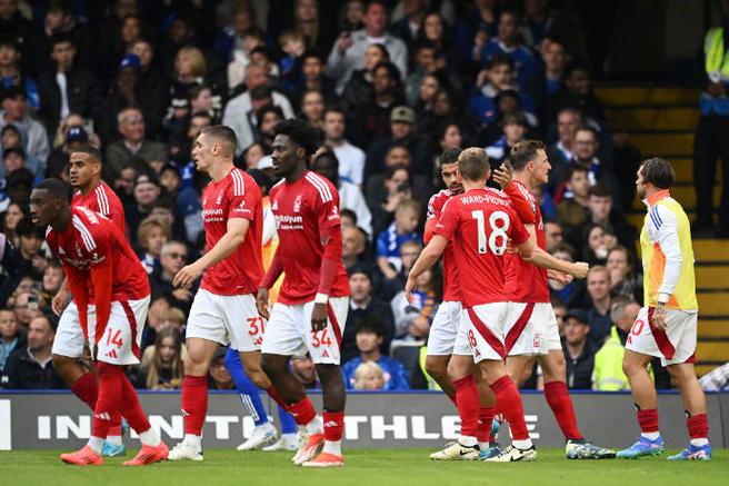 鲍文右路传中，皮球弹地入死角，切尔西0-1西汉姆联