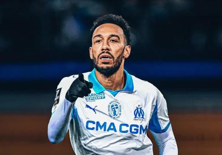 36岁7个月，奥巴梅扬成为1955年来马赛最年长法甲进球者