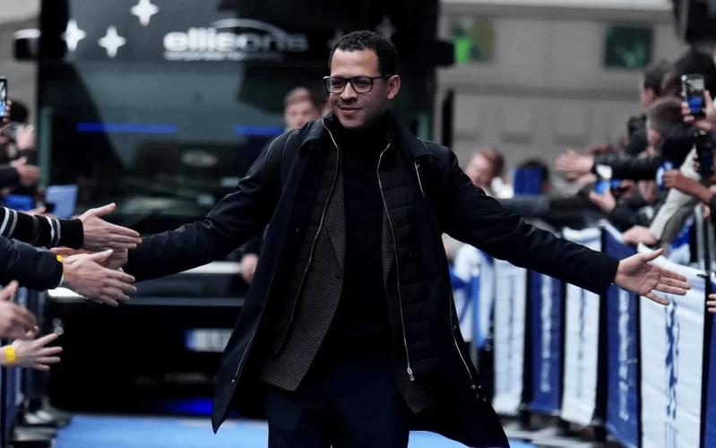 罗西尼尔：我的心和埃斯特旺及其家人同在，希望他一切安好