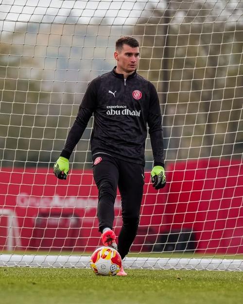 吉罗纳官宣：与费内巴切达成协议提前终止利瓦科维奇的租借