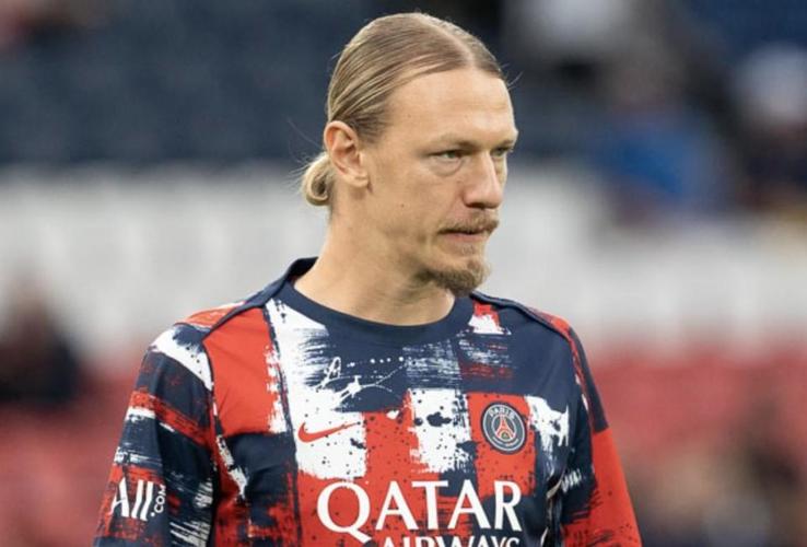 巴黎人报：昨晚失误3次的巴黎门将萨福诺夫，将首发战利物浦