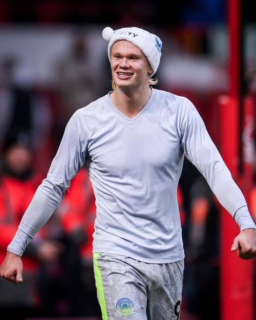 要花！哈兰德迎着范戴克抽射破门戴帽！曼城4-0利物浦